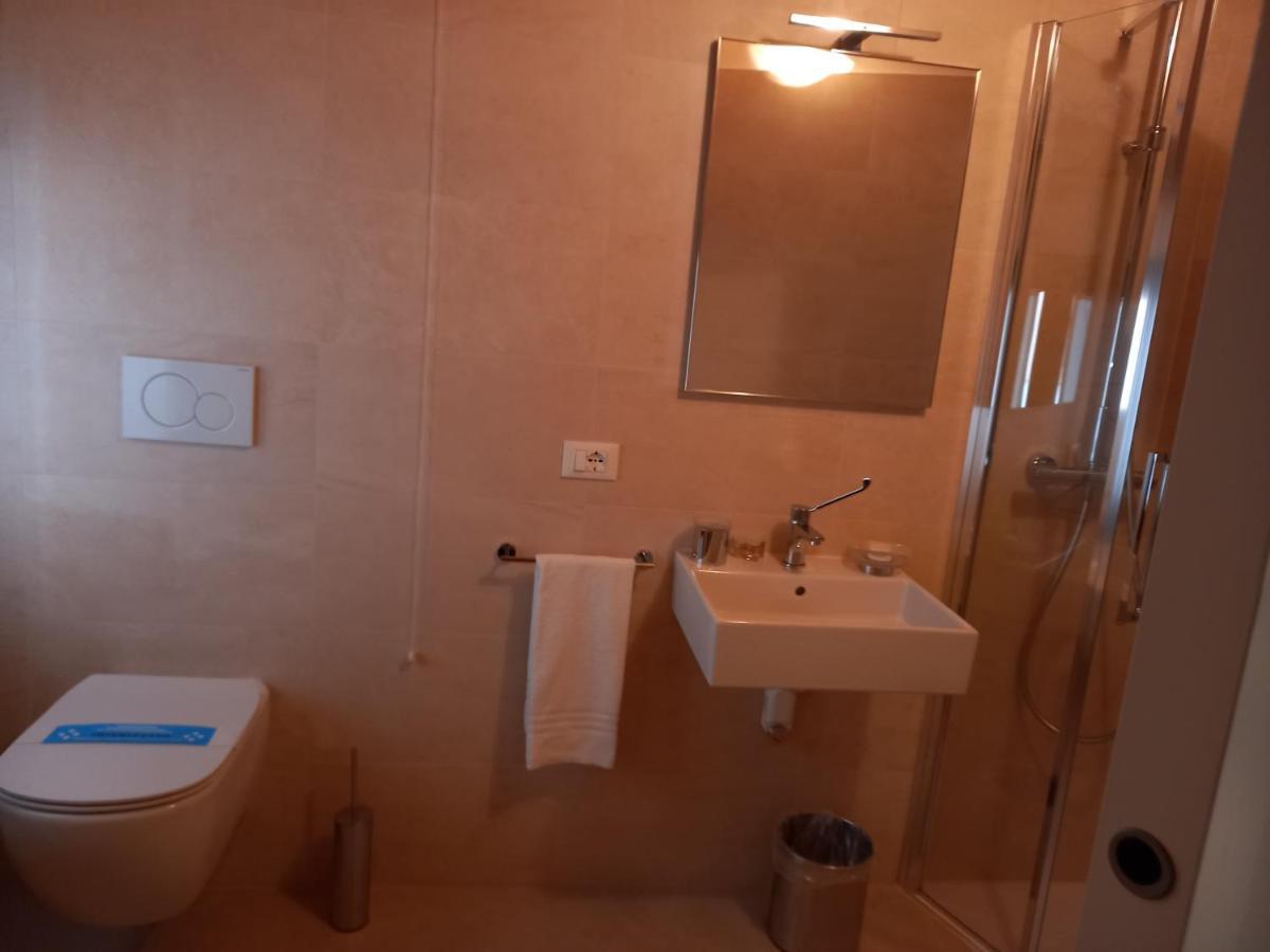 Hotel Italia ساتْشيلي المظهر الخارجي الصورة